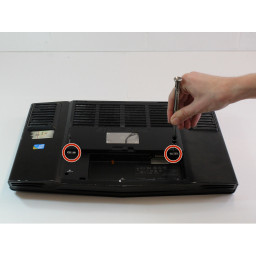 Замена дверцы отсека Alienware M17x P01E