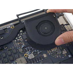 MacBook Pro 15-дюймовый дисплей Retina, середина 2015 года, замена левого вентилятора